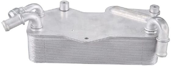 4G0317021M エンジン部品 AUDI A7用のギアオイルクーラー