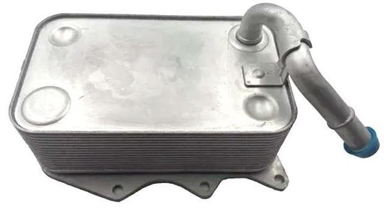 057117021P エンジン部品 オイルクーラー AUDI A8,PORSCHE カイエン,VW TOUAREG