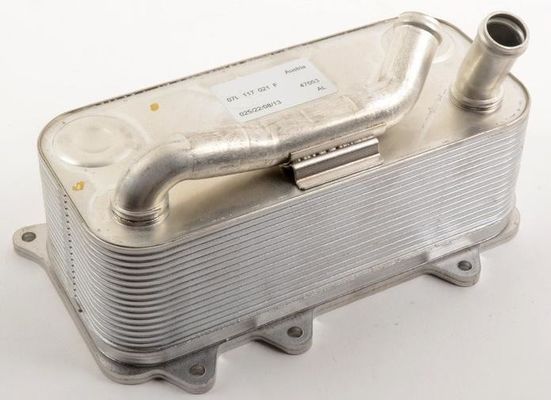 07L117021F エンジン部品 オイルクーラー